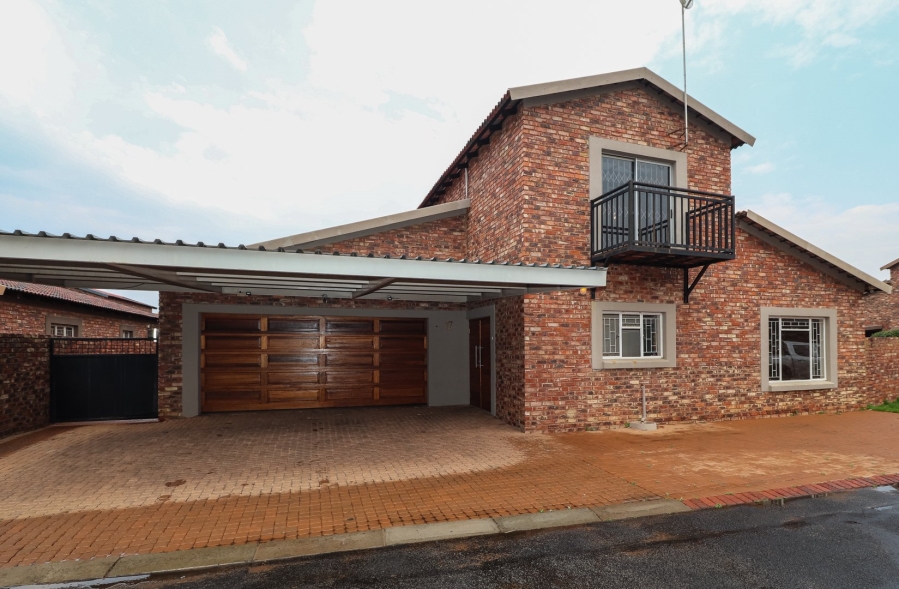 To Let 3 Bedroom Property for Rent in Flamwood North West